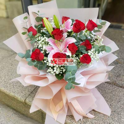 淮北11朵红玫瑰百合，全世界里只有一个你
